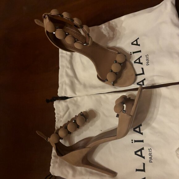 Alaïa's 'La Bombe' studded beige sandals - size IT40 (9.5) - Picture 5 of 9